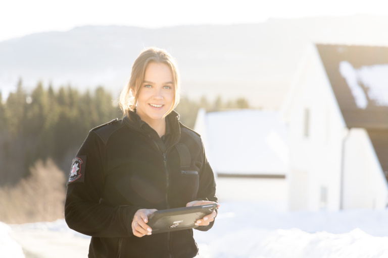Brannforebygger på tilsyn.